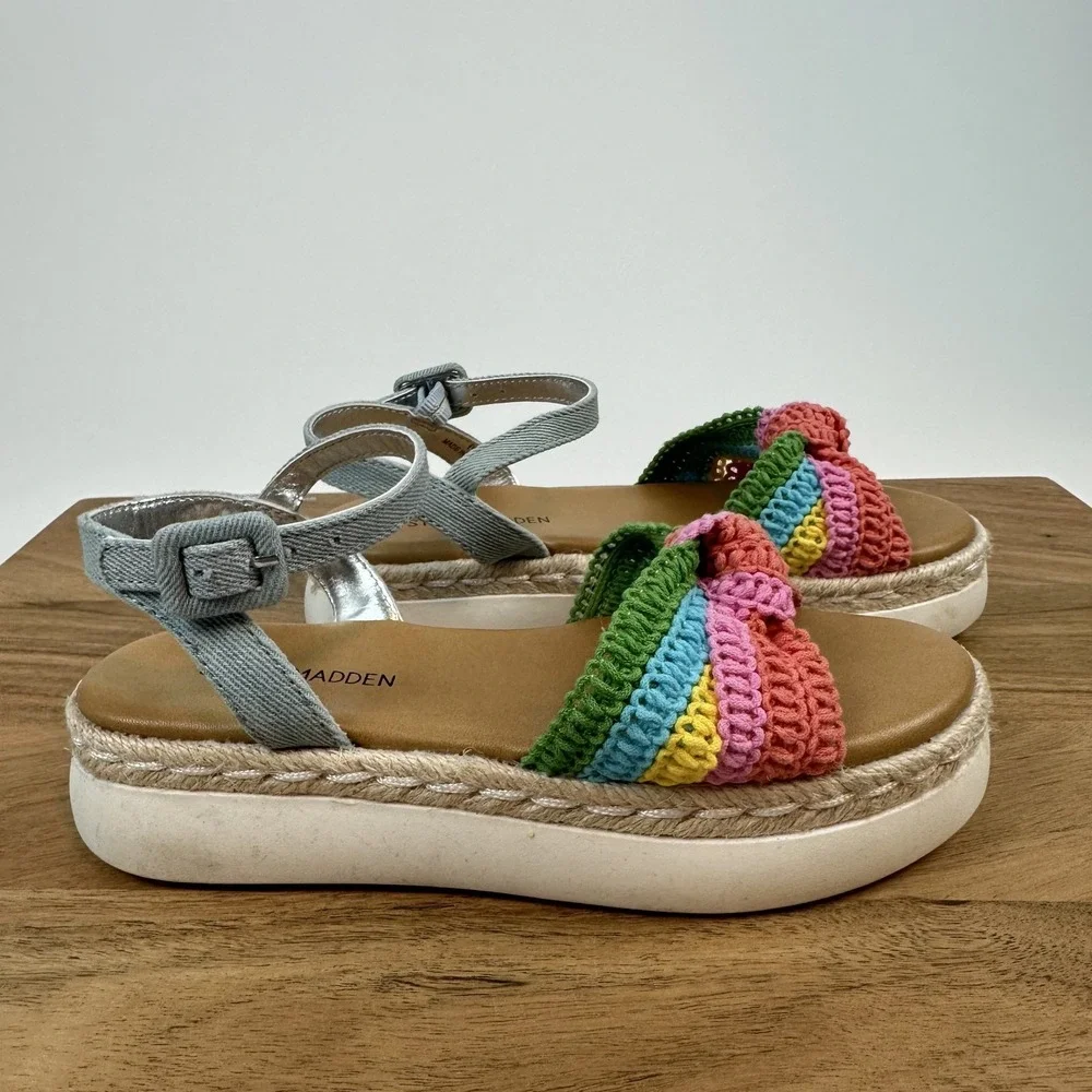 New NWOB Big Kids Steve Madden Jameliaa Woven Rainbow Slingback Sandals Size 1 Y